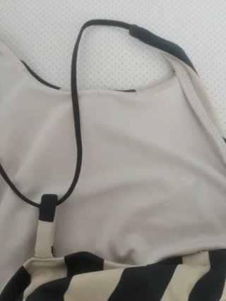 Top de rayas beige y negro