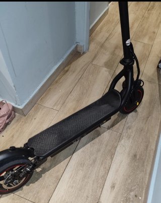 Patinete eléctrico como nuevo