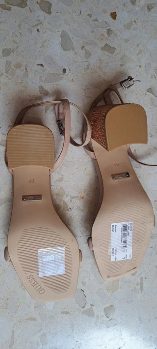 Sandalias Guess. Talla 40