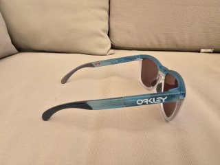 Gafas de sol Oakley azules y blancas