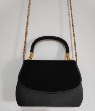 Bolso de mano y hombro negro