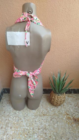 Top floral escotado halter talla M