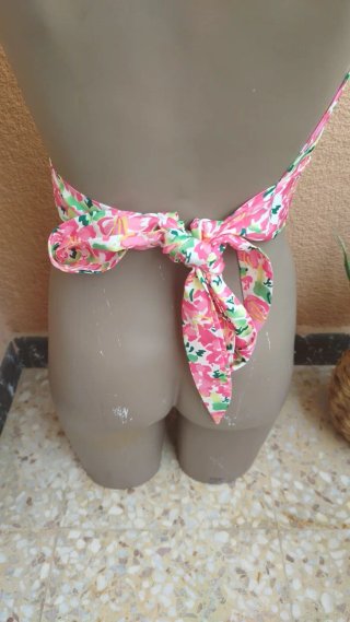 Top floral escotado halter talla M