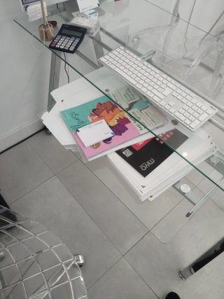 Escritorio cristal y metal moderno