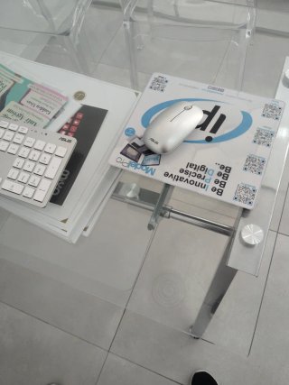 Escritorio cristal y metal moderno