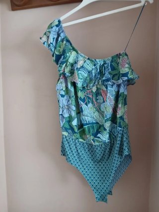 Conjunto pantalón y body estampado