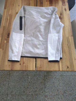 Chaqueta Nike Tech Gris y Blanca