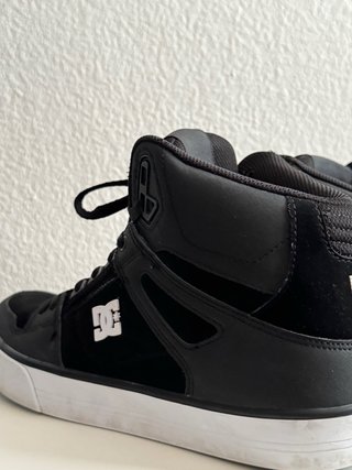 Zapatillas DC Negras y Blancas
