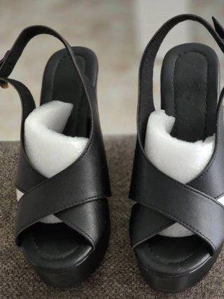 Sandalias de cuña negras