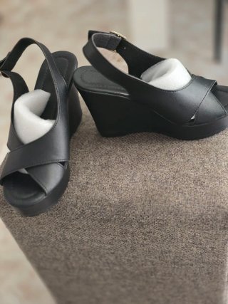 Sandalias de cuña negras