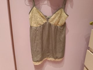 Pijama de satén con encaje