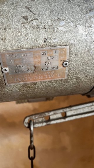 Máquina de coser profesional con mesa