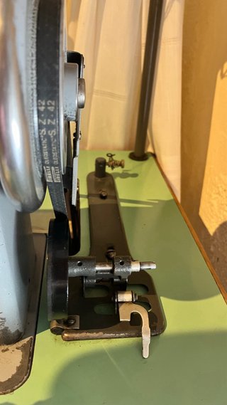Máquina de coser profesional con mesa
