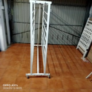 Expositor de hules metálico blanco