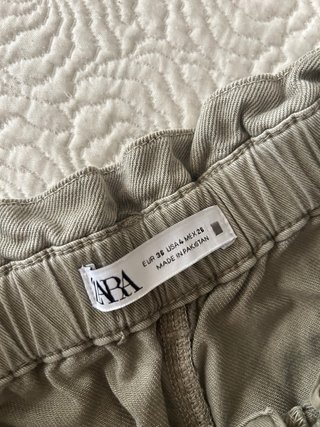 Pantalón Zara verde militar