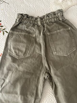 Pantalón Zara verde militar