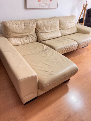 Divano angolare beige in pelle