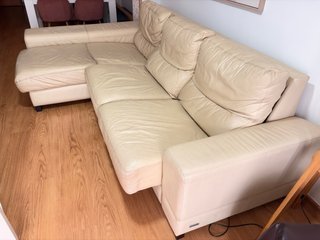 Divano angolare beige in pelle