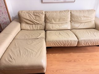 Divano angolare beige in pelle