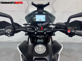KTM 790 Adventure Moto Negra y Blanca