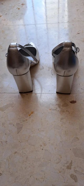Sandalias Guess Plata Talla 39