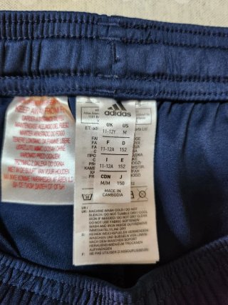 Pantalón Corto Adidas Real Madrid, talla 12 años.