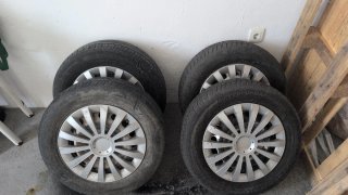 Juego de 4 Llantas con Tapacubos