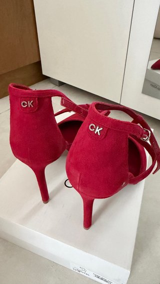 Tacones Calvin Klein Rojos