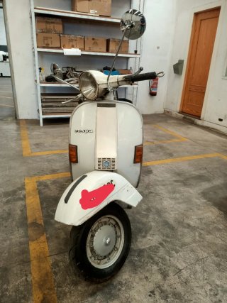 Vespa P200E Blanca