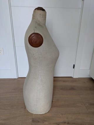 Maniquí de costura vintage beige