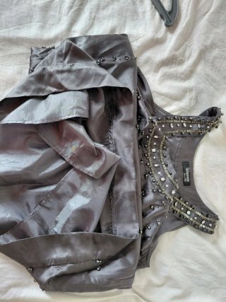 Vestido Sinéquanone gris con pedrería