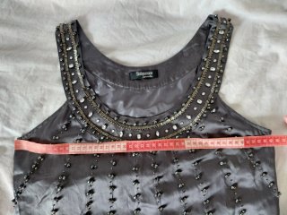 Vestido Sinéquanone gris con pedrería