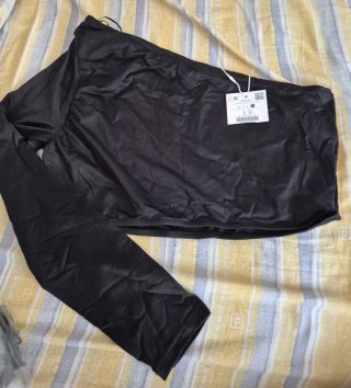 Top Bershka una manga negro talla L