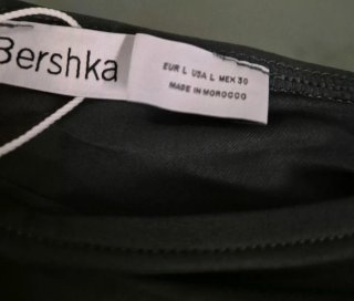 Top Bershka una manga negro talla L