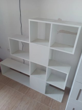 Estantería divisoria blanca