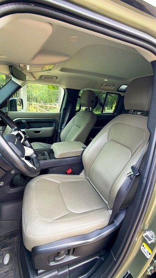 Land Rover Defender 2022