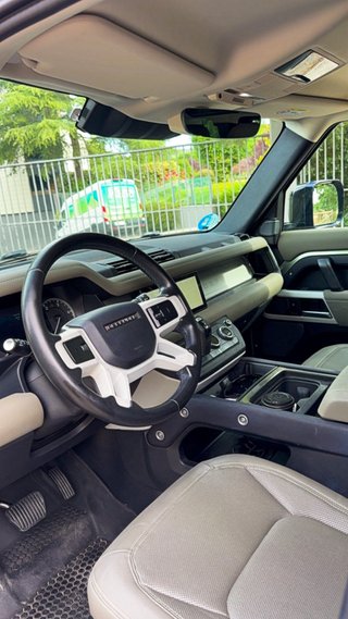 Land Rover Defender 2022