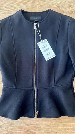 Zara Chaqueta Corta Negra Talla S