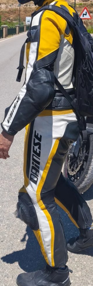 Mono Dainese 2 piezas cuero