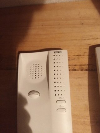 Teléfono para portero automático de la marca Tegui