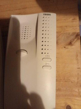 Teléfono para portero automático de la marca Tegui