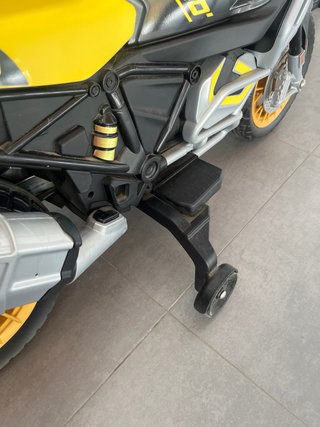 Moto Infantil Negra y Amarilla batería