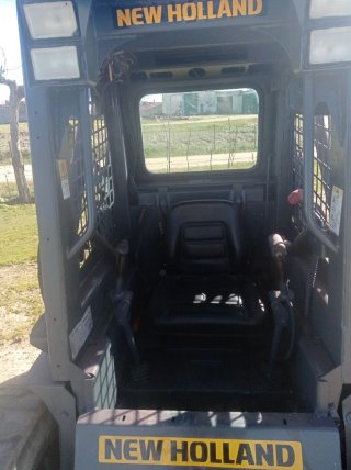 Minicargadora New Holland 150 LS