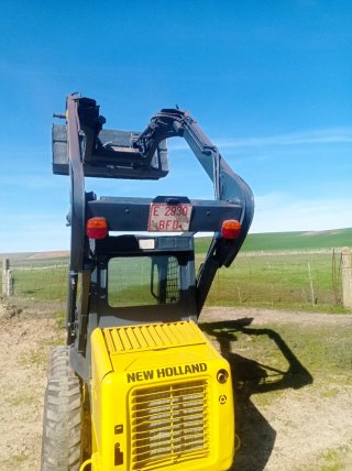 Minicargadora New Holland 150 LS