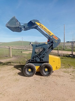 Minicargadora New Holland 150 LS