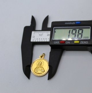 Colgante de oro de 18k. Peso: 4.26 gr.