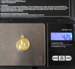 Colgante de oro de 18k. Peso: 4.26 gr.