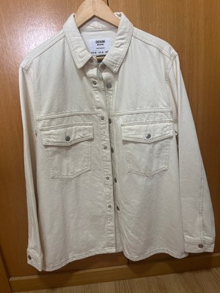 Cazadora vaquera Bershka beige Talla M