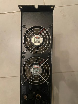 Amplificador Behringer Negro