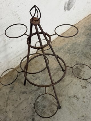 Soporte para macetas de metal